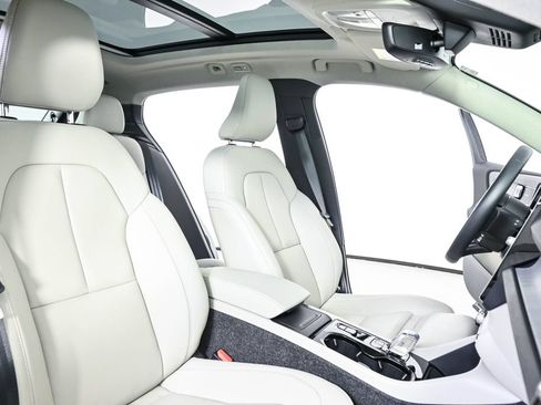 Certified 2025 Volvo XC40 B5 Ultra AWD/4WD image 25