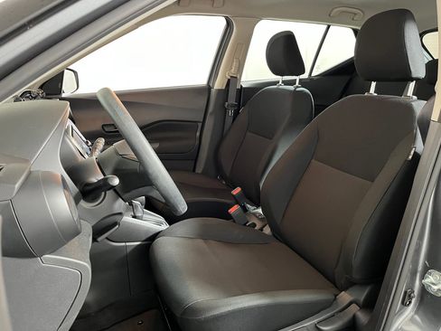 Used 2025 Nissan Kicks Play S image 4