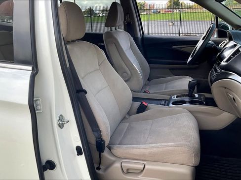 Used 2017 Honda Pilot EX image 10