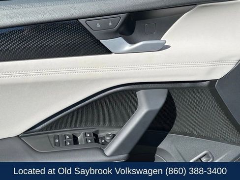 Used 2025 Volkswagen Tiguan SE AWD/4WD image 35