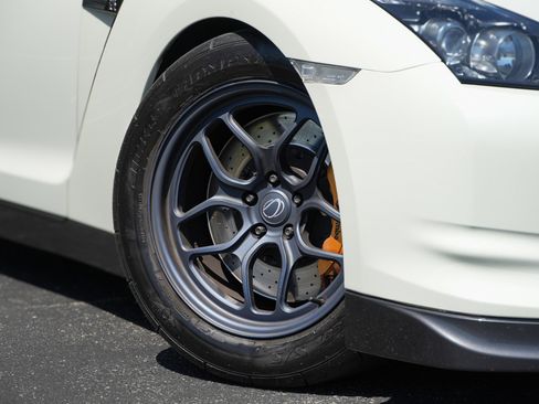 Used 2009 Nissan GT-R Premium AWD/4WD image 2