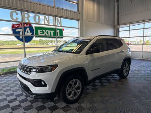 Used 2024 Jeep Compass Latitude AWD/4WD image 3