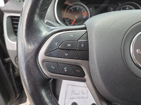 Used 2019 Jeep Cherokee Latitude w/ Cold Weather Group AWD/4WD image 32