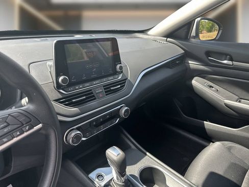 Used 2022 Nissan Altima 2.5 SV FWD image 9