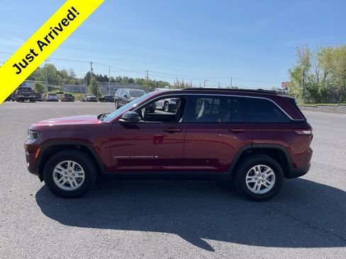 Used 2024 Jeep Grand Cherokee Laredo w/ Trailer Tow Package image 5