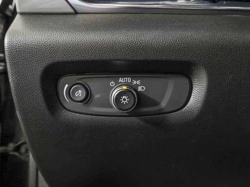 Used 2023 Chevrolet Traverse LT FWD image 25