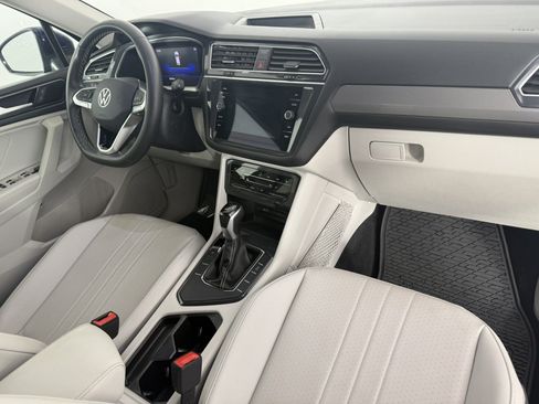 Used 2023 Volkswagen Tiguan SE FWD image 11