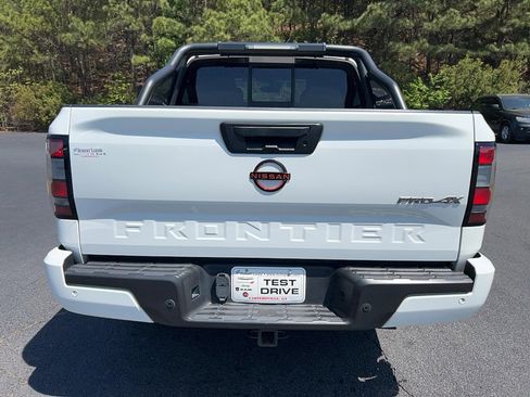 Used 2022 Nissan Frontier PRO-4X image 6