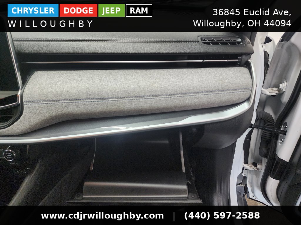 Used 2024 Jeep Compass Latitude AWD/4WD image 34