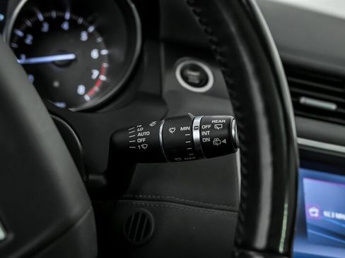 Used 2018 Land Rover Range Rover Evoque SE Premium image 25