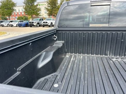 Used 2021 Toyota Tacoma SR5 RWD image 9