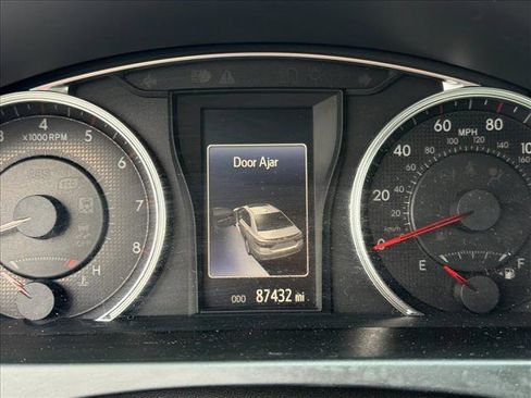Used 2016 Toyota Camry SE FWD image 18