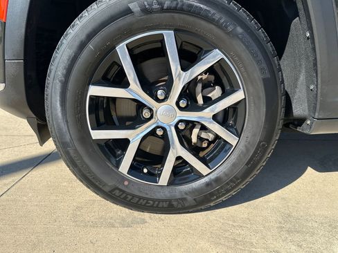 Used 2023 Jeep Grand Cherokee L Limited w/ Luxury Tech Group II image 32