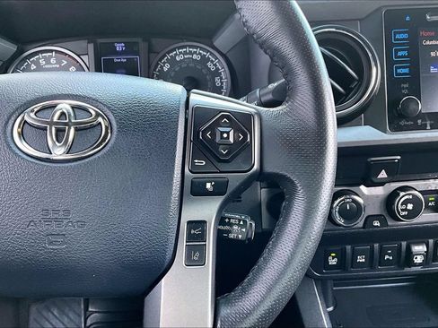 Certified 2019 Toyota Tacoma TRD Off-Road w/ Technology Package AWD/4WD image 16