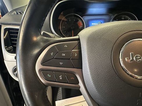 Used 2020 Jeep Cherokee Limited w/ Technology Group AWD/4WD image 10
