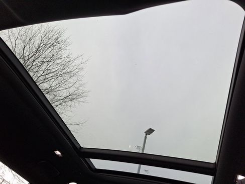 Used 2025 Land Rover Defender 110 S image 14