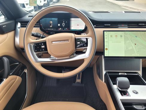 New 2026 Land Rover Range Rover Long Wheelbase SE AWD/4WD image 16