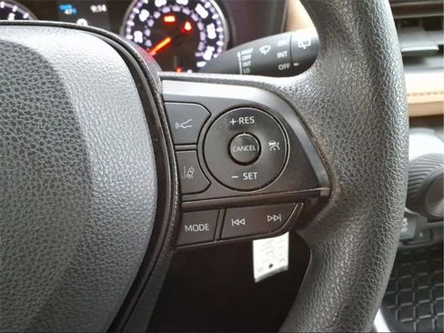 Used 2020 Toyota RAV4 LE image 18