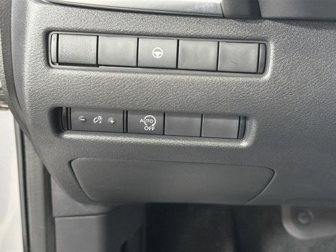 Used 2023 Nissan Rogue SV AWD/4WD image 13
