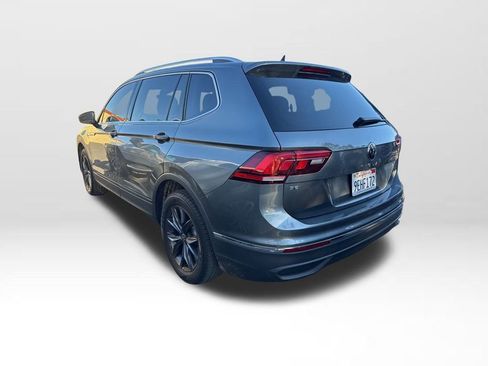 Used 2023 Volkswagen Tiguan SE w/ Panoramic Sunroof Package image 5