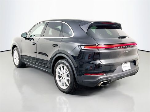 Used 2024 Porsche Cayenne image 5