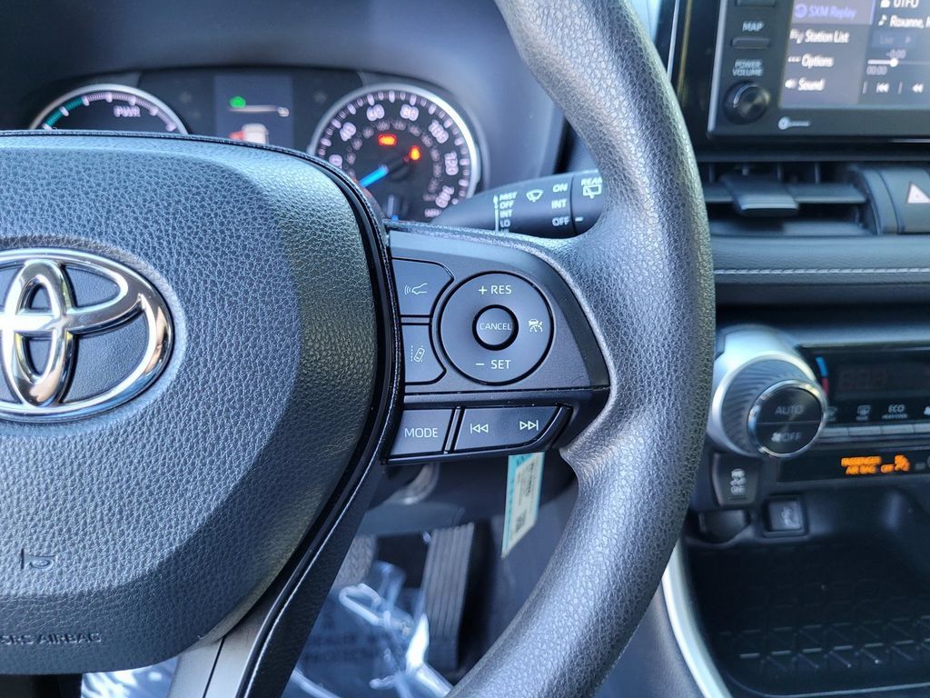 Used 2021 Toyota RAV4 LE AWD/4WD image 23
