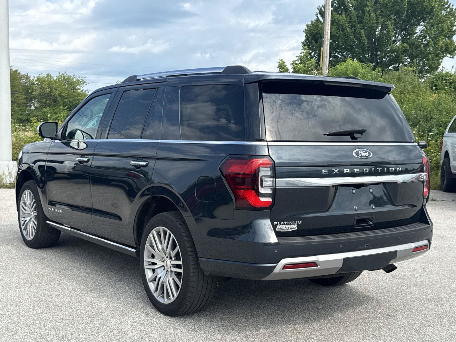 Used 2024 Ford Expedition Platinum AWD/4WD image 11