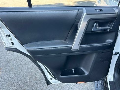 Used 2019 Toyota 4Runner SR5 Premium AWD/4WD image 39