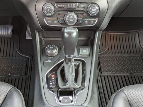 Used 2023 Jeep Cherokee Altitude Lux AWD/4WD image 23