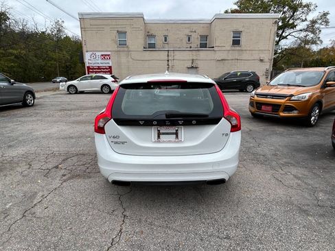 Used 2015 Volvo V60 T5 Premier image 12