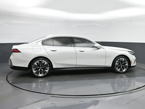 Used 2026 BMW 530i RWD image 8