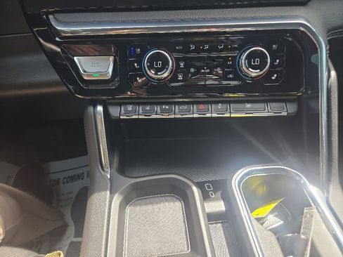 Used 2025 GMC Sierra 3500 Denali w/ Denali Reserve Package AWD/4WD image 19