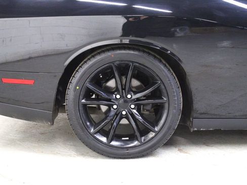Used 2016 Dodge Challenger SXT w/ Blacktop Package image 31
