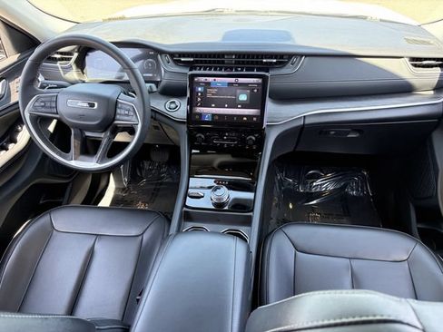 Used 2023 Jeep Grand Cherokee L Limited AWD/4WD image 16