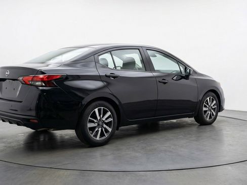 Used 2025 Nissan Versa SV image 9