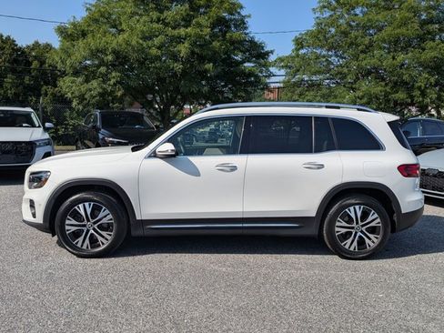 Used 2024 Mercedes-Benz GLB 250 4MATIC image 9
