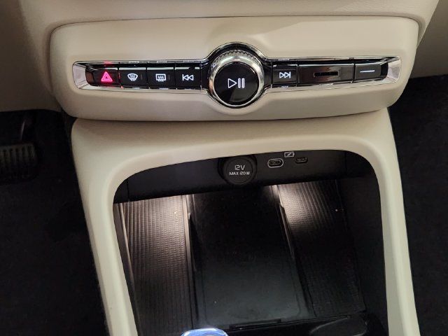 Certified 2026 Volvo XC40 B5 Plus w/ Protection Package Premier AWD/4WD image 19