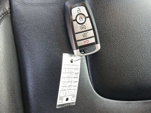 Used 2022 Ford Edge Titanium AWD/4WD image 40