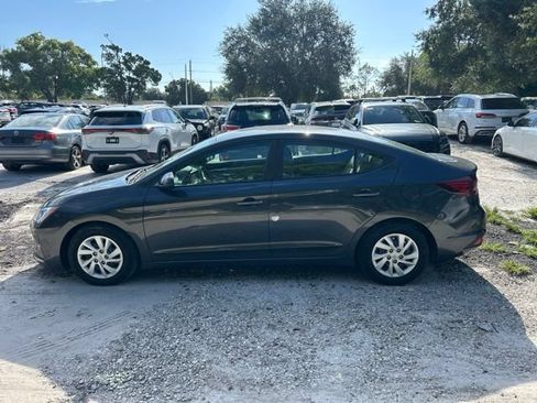Used 2020 Hyundai Elantra SE FWD image 16
