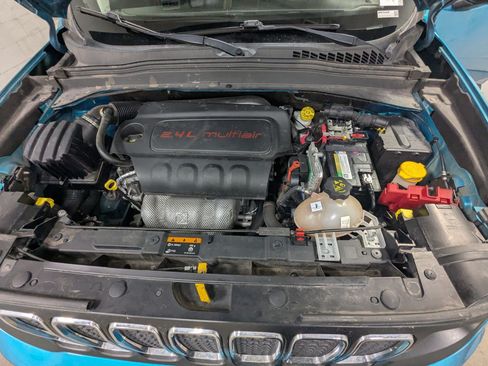 Used 2019 Jeep Renegade Latitude AWD/4WD image 25