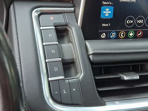 Used 2021 Chevrolet Suburban Z71 w/ Z71 Signature Package AWD/4WD image 13