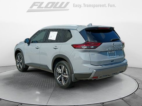Used 2024 Nissan Rogue SL AWD/4WD image 5