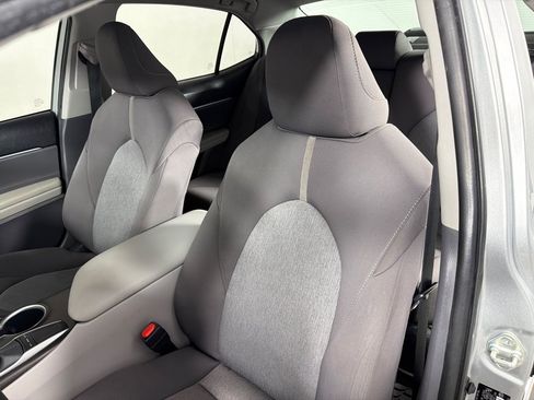 Used 2022 Toyota Camry LE FWD image 12