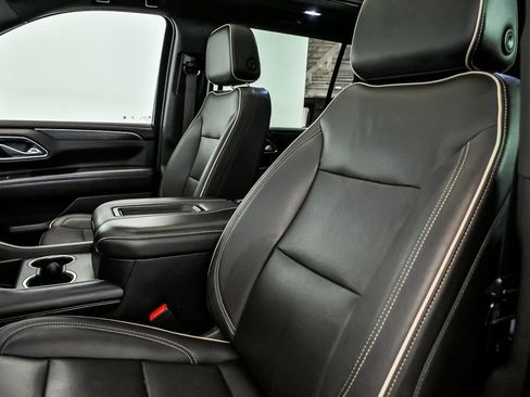Used 2023 GMC Yukon XL SLT AWD/4WD image 14