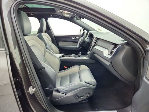 Used 2022 Volvo XC60 B6 R-Design w/ Advanced Package image 14