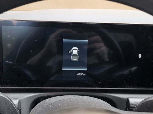 Certified 2025 Hyundai Santa Cruz SE image 9