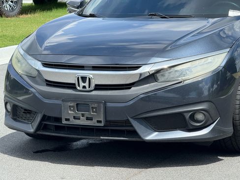 Used 2017 Honda Civic Touring image 9