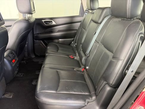 Used 2016 Nissan Pathfinder Platinum w/ Family Entertainment Package AWD/4WD image 13