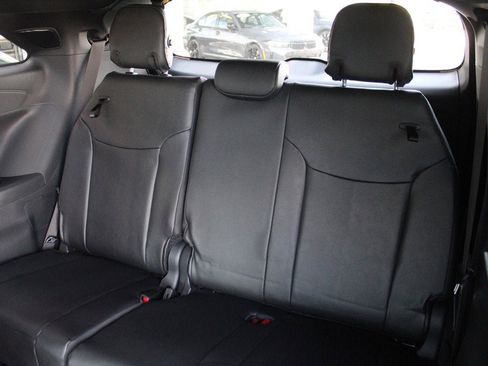 Used 2025 Toyota Sienna XLE Woodland Edition image 10