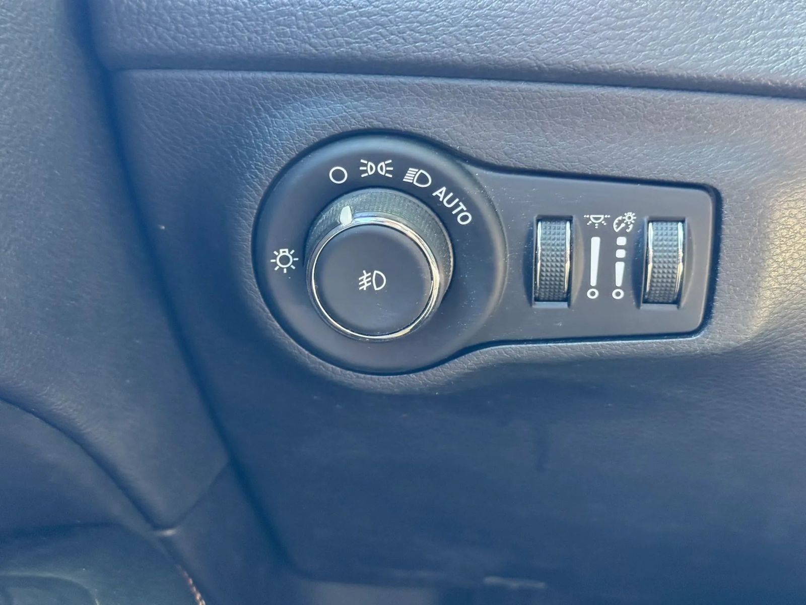 Used 2020 Jeep Compass Latitude w/ Popular Equipment Group FWD image 30